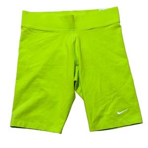 NWT Nike tight fit mid rise shorts size medium